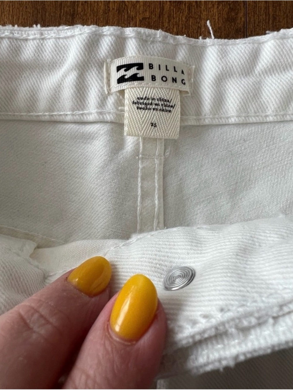 Billabong White Distressed Denim Shorts Size 25 Frayed Hem Summer Beach - Picture 2 of 6